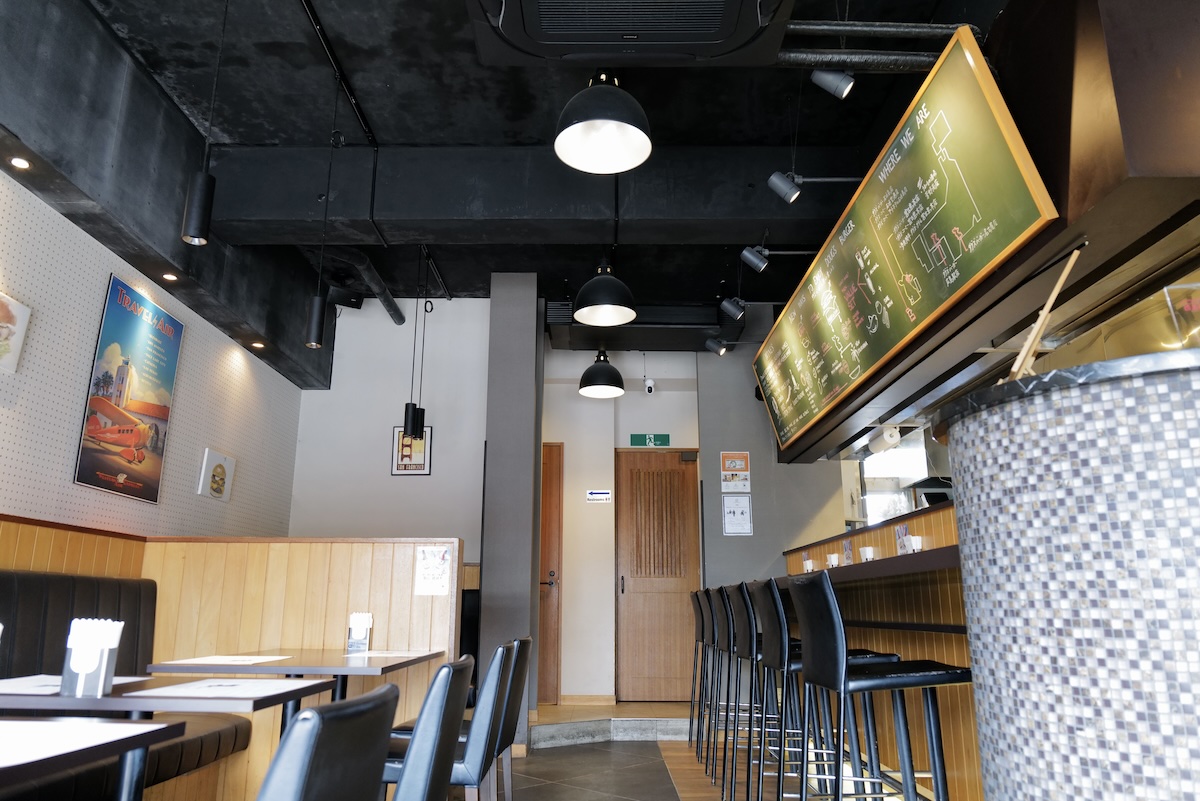 ダグズ・バーガー宮古島本店 店内写真