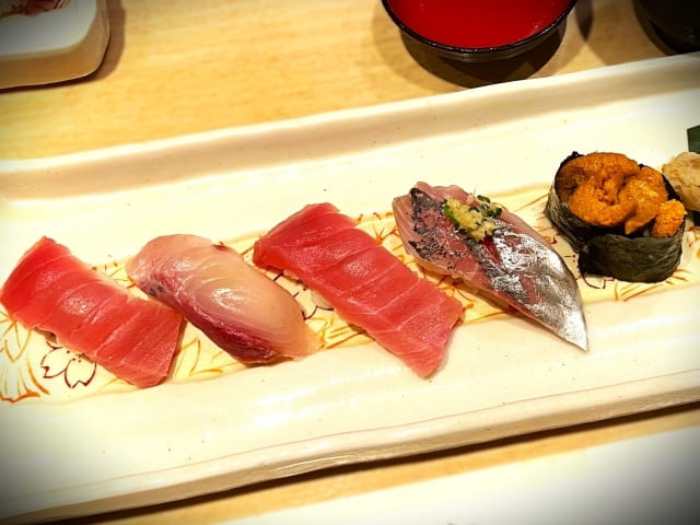 握り寿司の画像