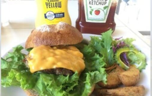 UliUli Cafeのバーガーの写真