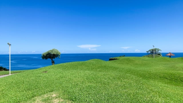 真夏のゴルフ場の画像